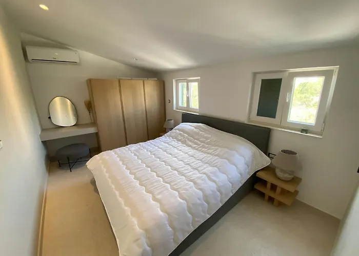 Luxury With A Swimming Pool Mavarstica, Ciovo - 20403 *